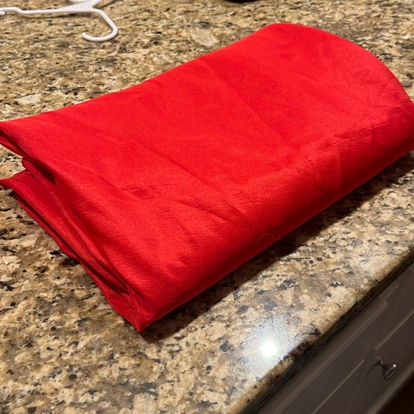 120 inch round 100% nylon red tablecloth. - Picture 1 of 1